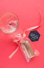 Load image into Gallery viewer, Gift Tags - Valentine T433