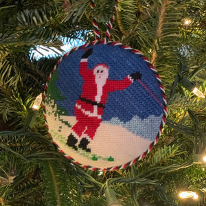 Sporty Santa - Skiing