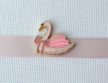 Load image into Gallery viewer, Pink Glitter Swan
